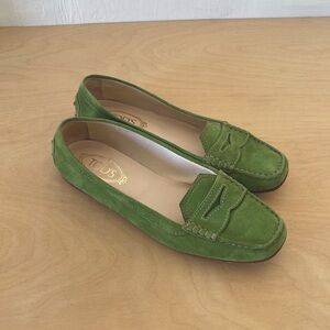 Size 40 green Tod’s loafers in softest suede.